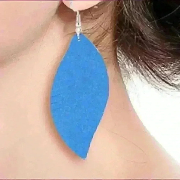 Leather Feather Earrings - Picture 1 of 3